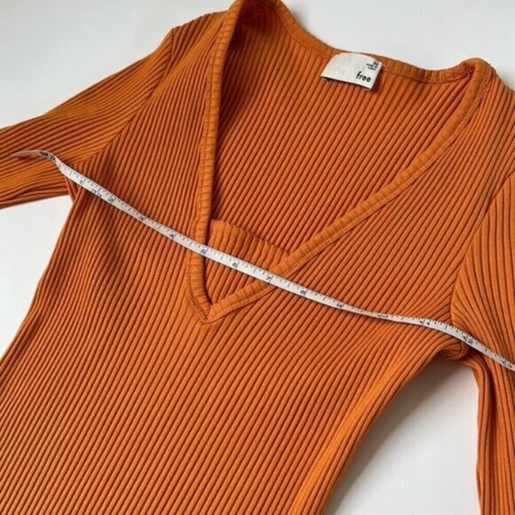 Wilfred Free Aritzia Ribbed Burnt Orange V-Neck Bodycon Top Women's Size XS - Picture 4 of 8